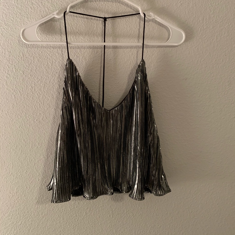 Backless revolve top